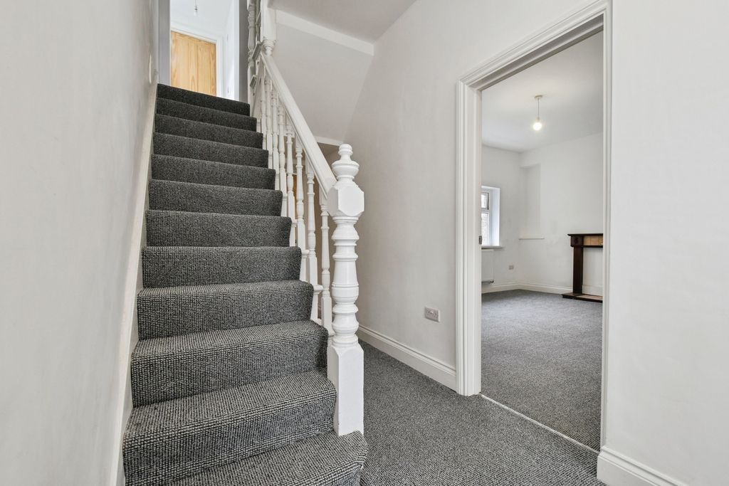 Property photo 2 of 21 Pbox-Img.Jpg