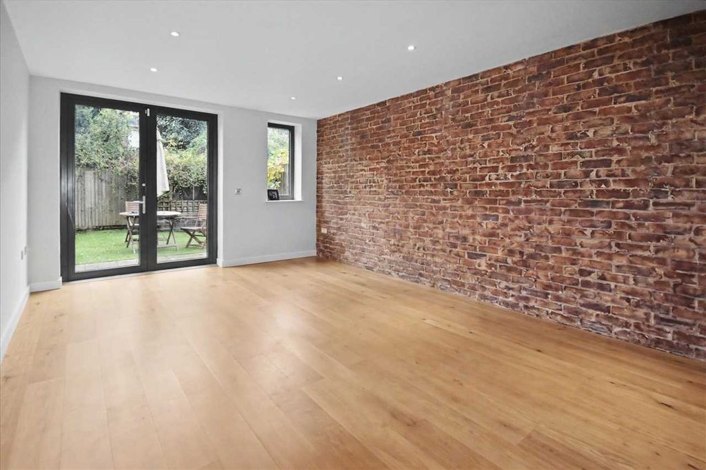 Property photo 2 of 22