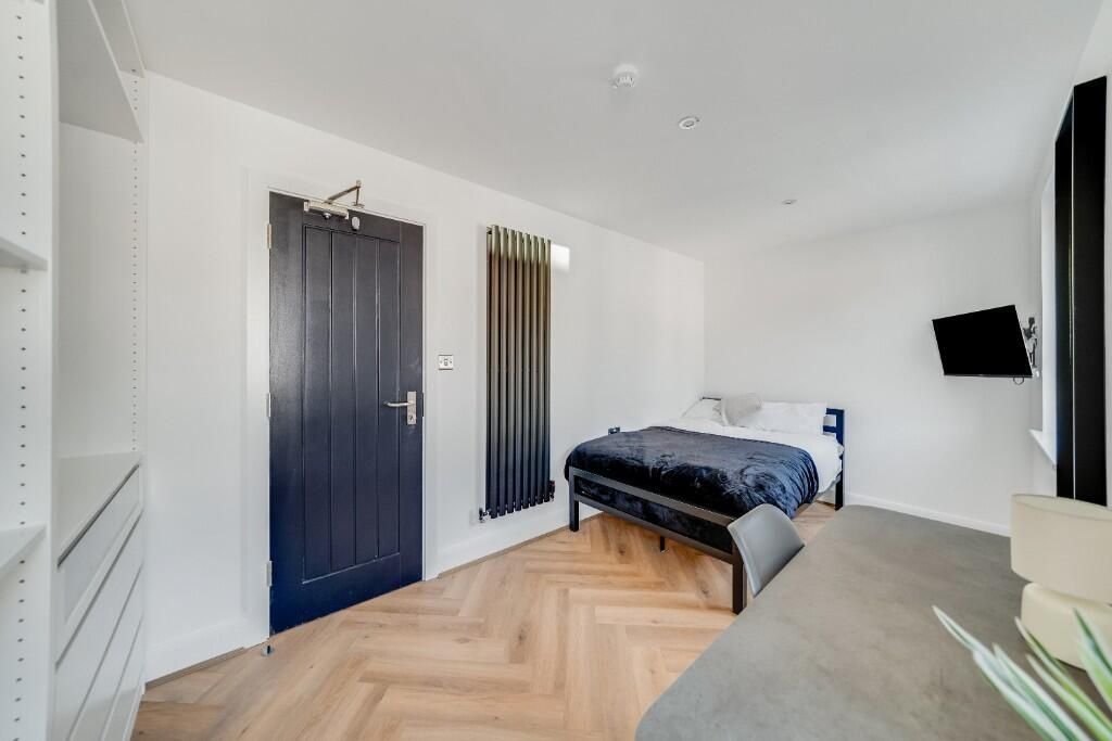 Property photo 1 of 9 A Modern, Well-Lit Bedroom With A Comfortable Doub...