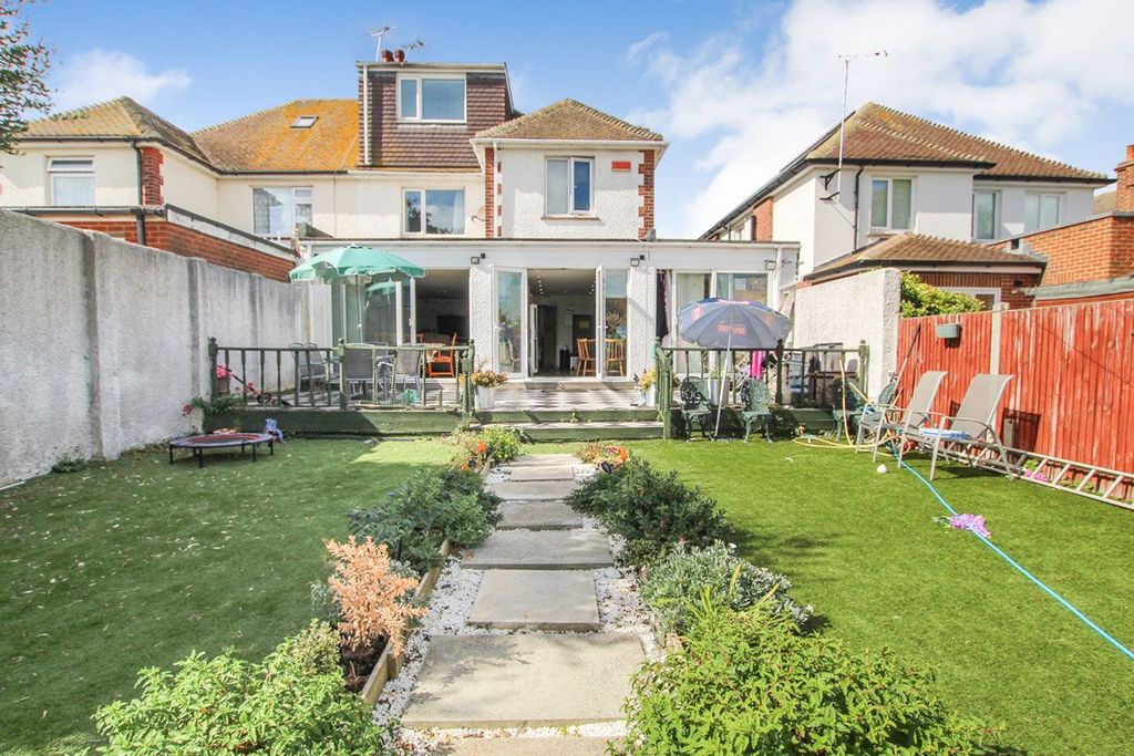 Property photo 2 of 22