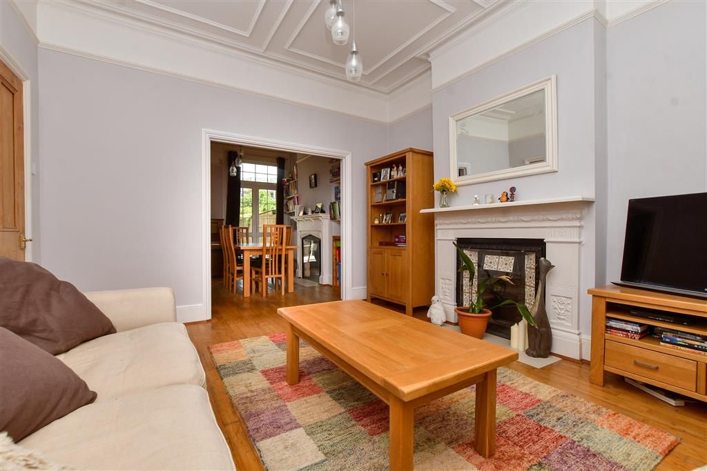 Property photo 1 of 14 Lounge