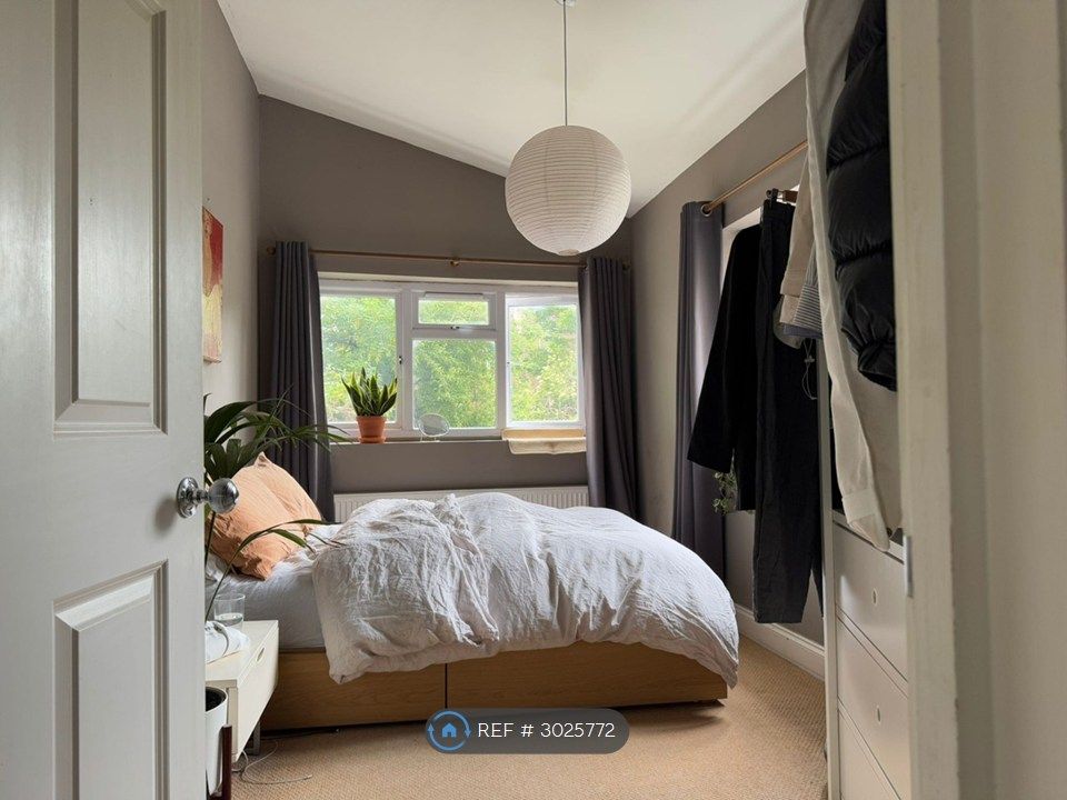 Property photo 3 of 6 Well Lit And Airy Bedroom