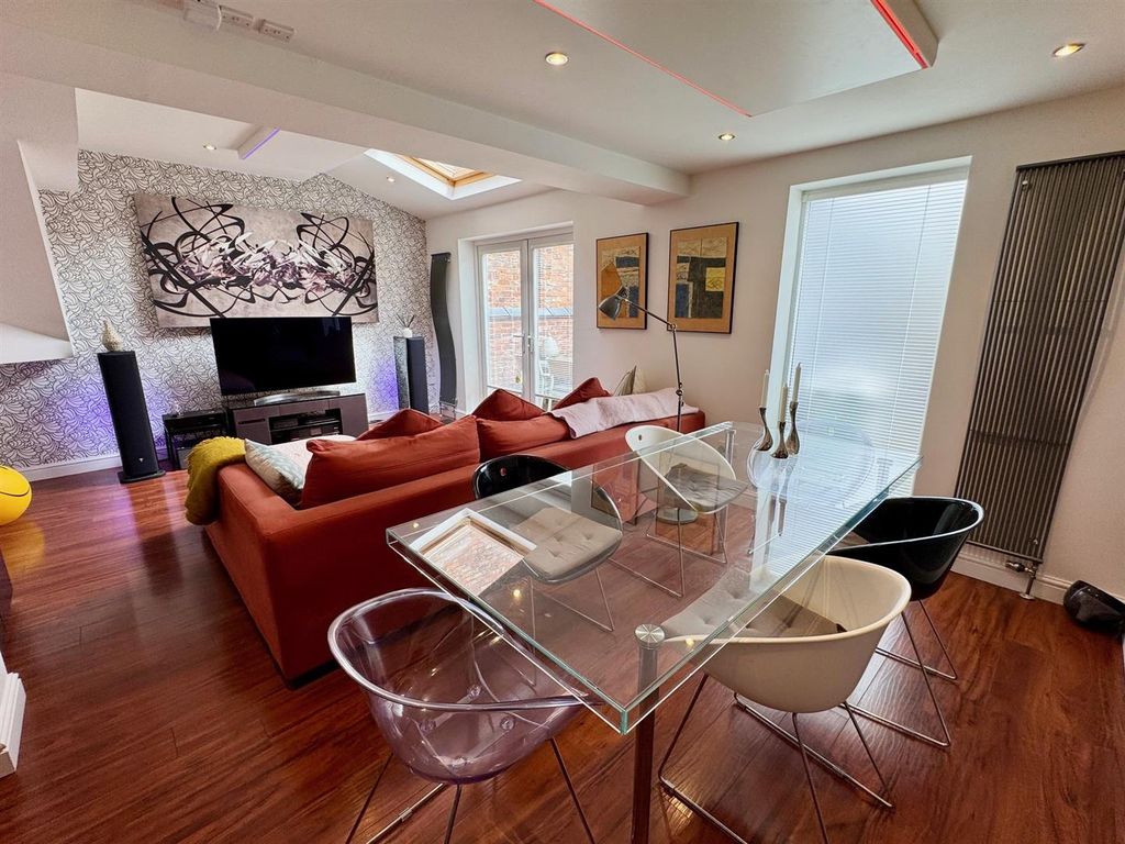 Property photo 2 of 19 Fourteen.Jpg