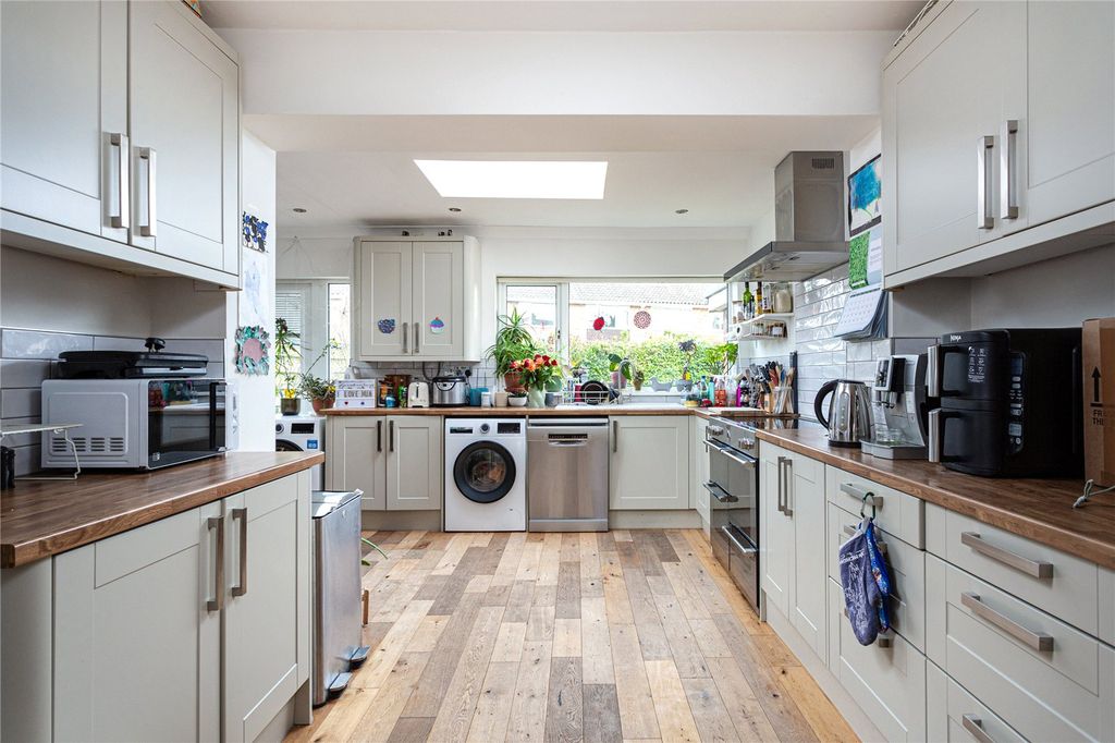 Property photo 2 of 17 Photos