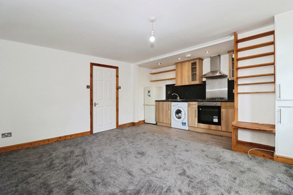 Property photo 3 of 18 Pbox-Img.Jpg