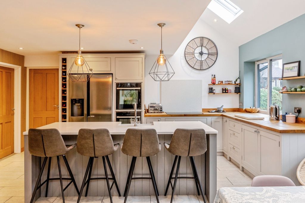 Property photo 2 of 20 Kitchen / Dining Room