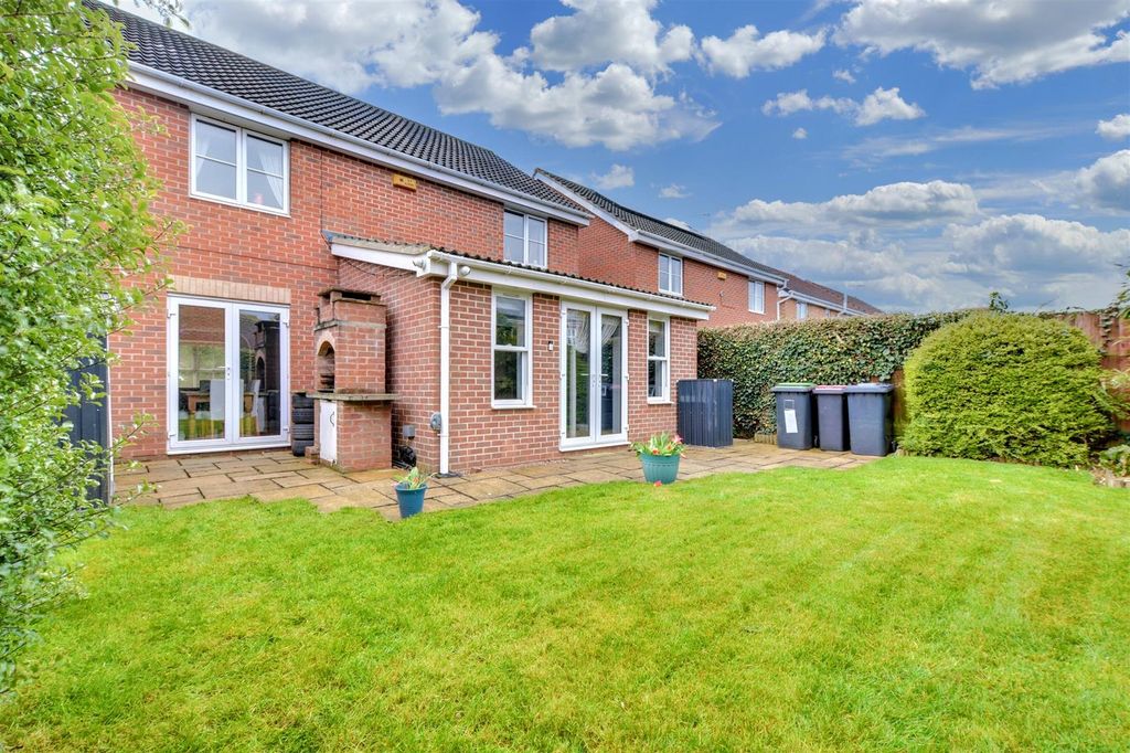 Property photo 3 of 28 Garden_5.Jpeg