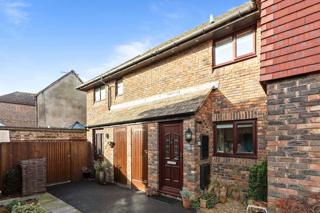 Property photo 1 of 9 3931811