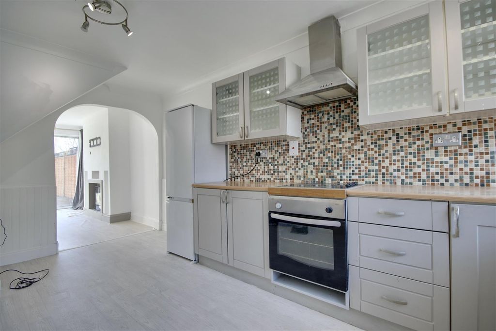 Property photo 2 of 16 Kitchen