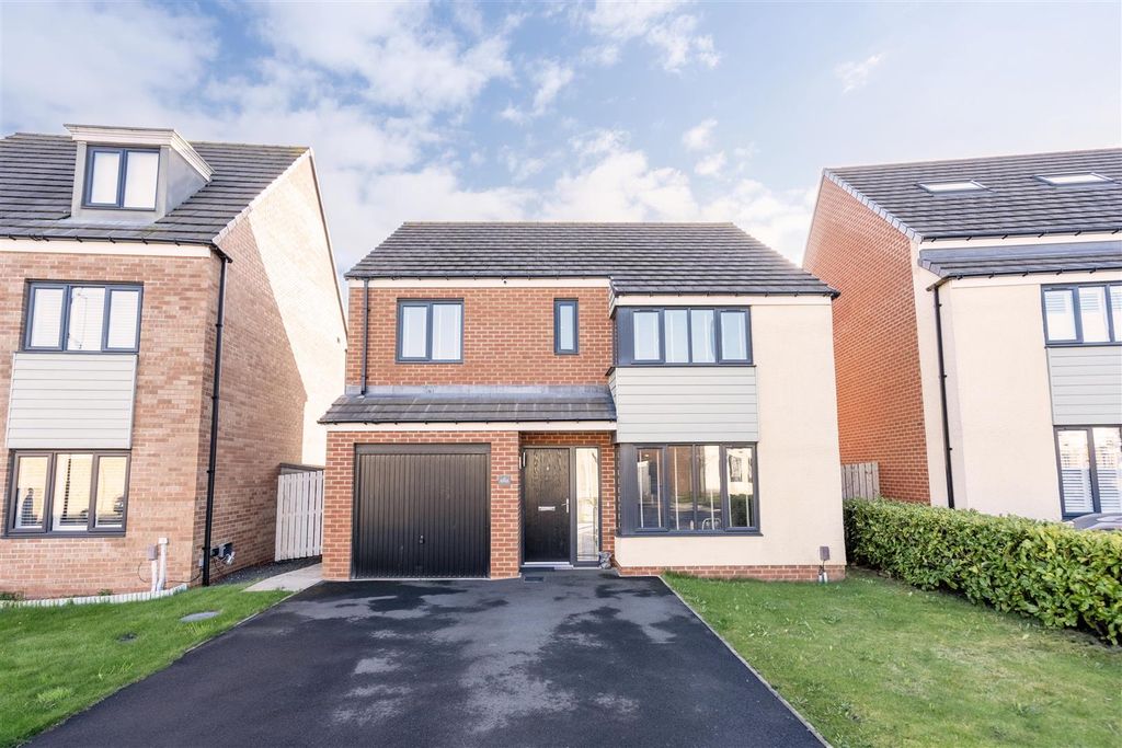 Property photo 1 of 12 External