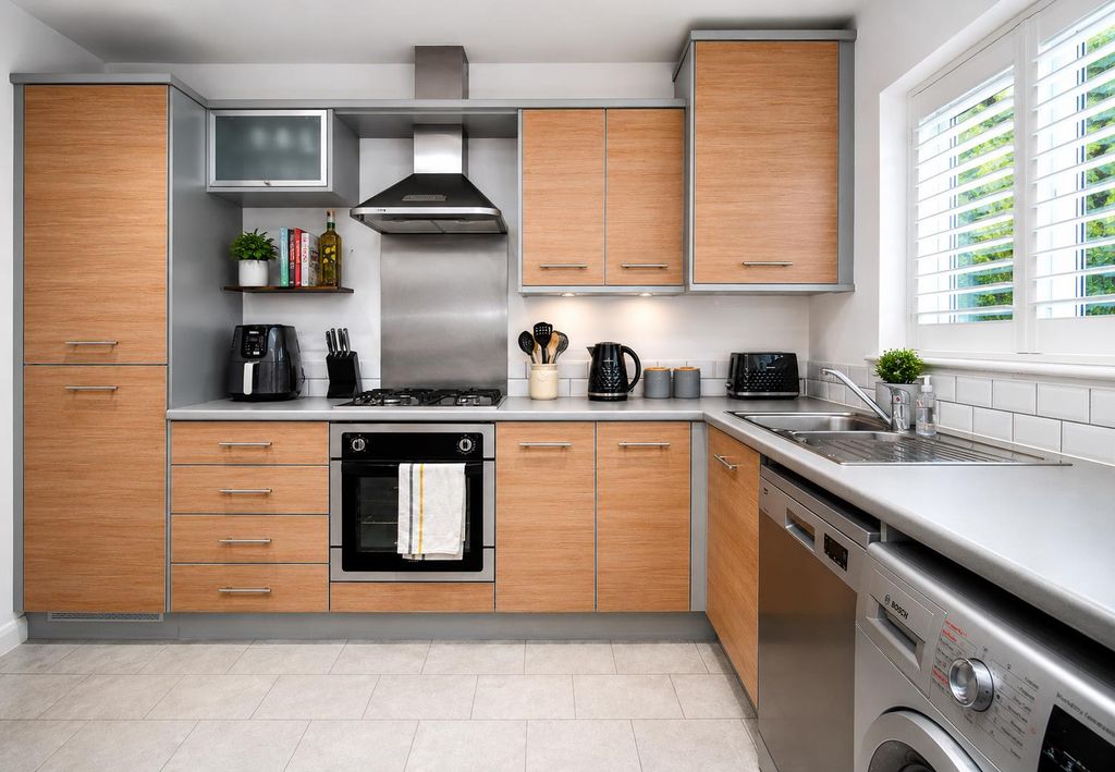 Property photo 3 of 20 Modern Fitted Kitchen