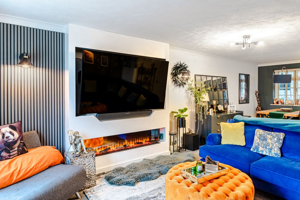 Property photo 2 of 29 Lounge1