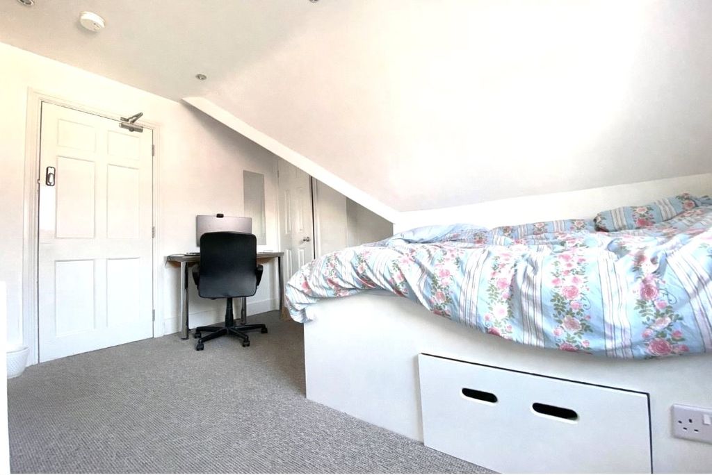 Property photo 3 of 5 Picture No. 12