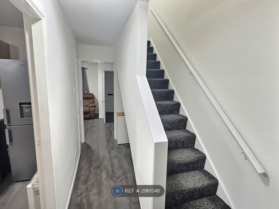 Property photo 2 of 32