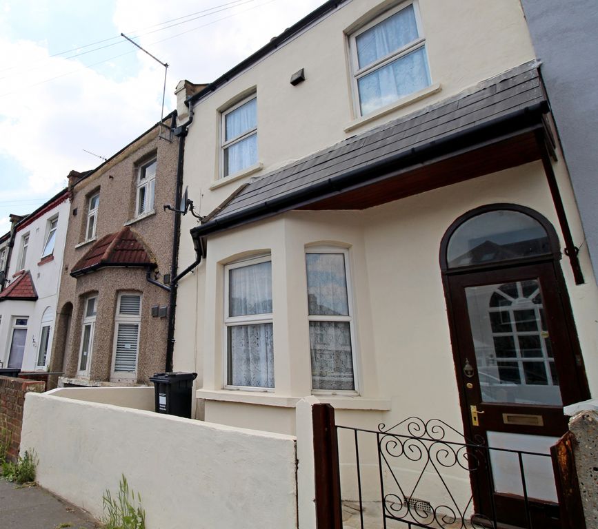 Property photo 1 of 11 3/4 Bedroom Terraced For Rent