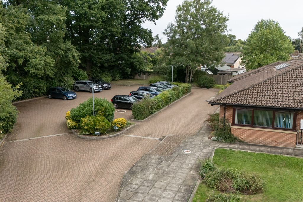 Property photo 3 of 36
