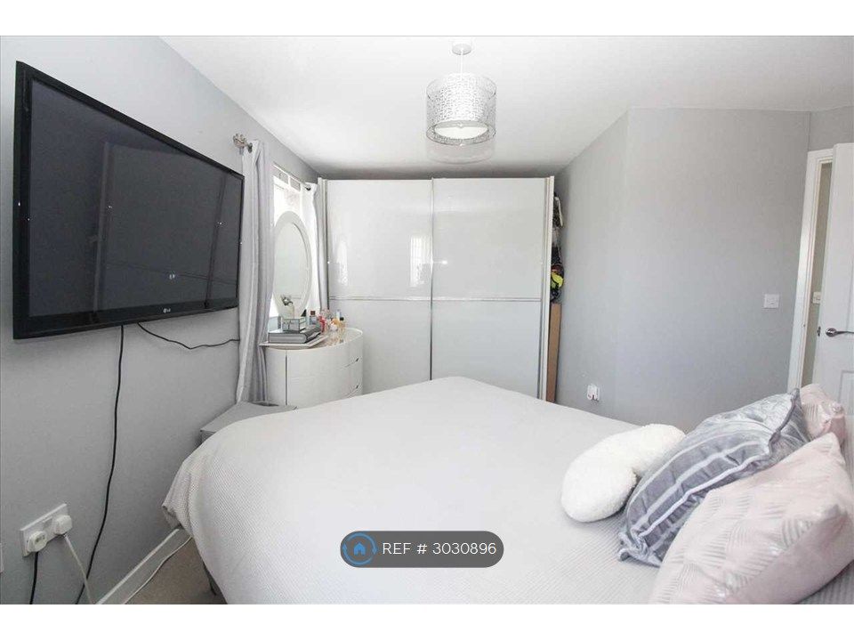 Property photo 2 of 11 Bedroom 1.1 4.93m x 3.78m