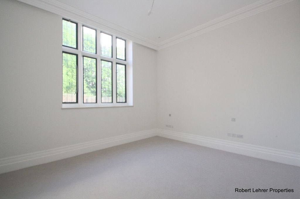 Property photo 3 of 9 Photo 1