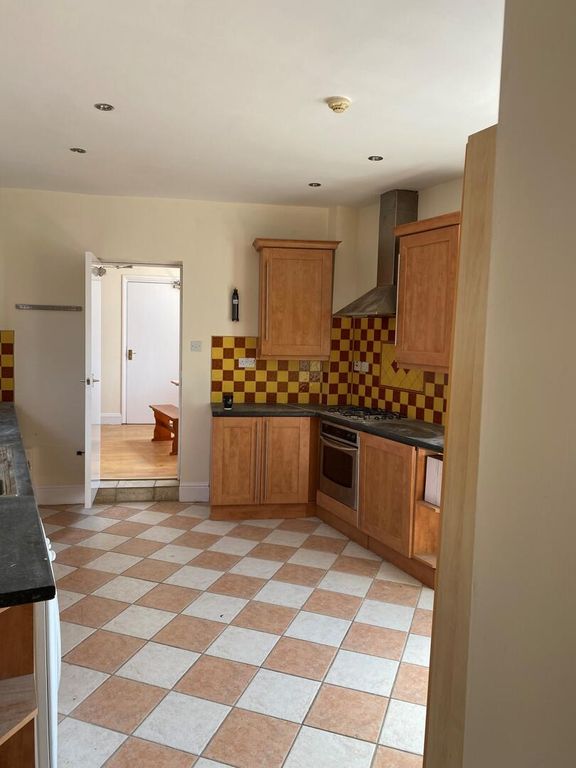 Property photo 2 of 4 Kitchen