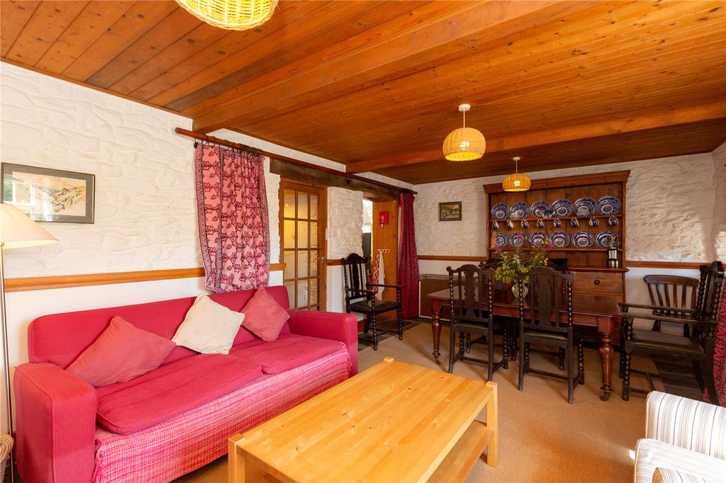 4 bed detached house for saleMaengwynedd, Llanrhaeadr Ym Mochnant, Oswestry, Powys SY10 photo 5