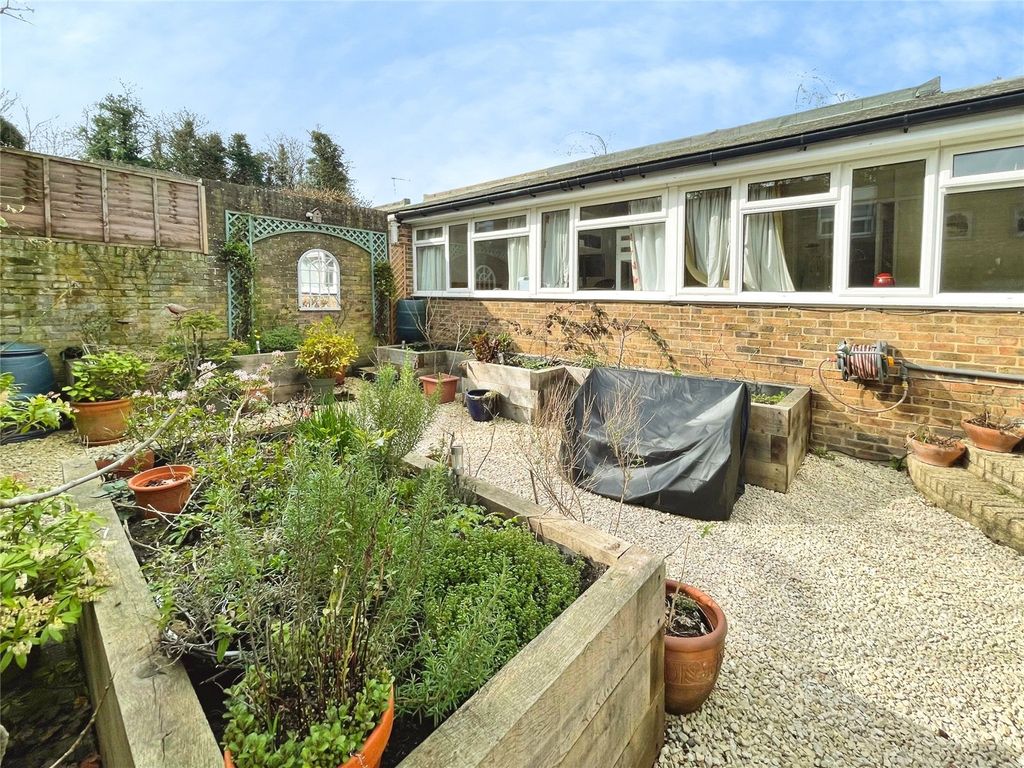 Property photo 1 of 20 Picture No. 02