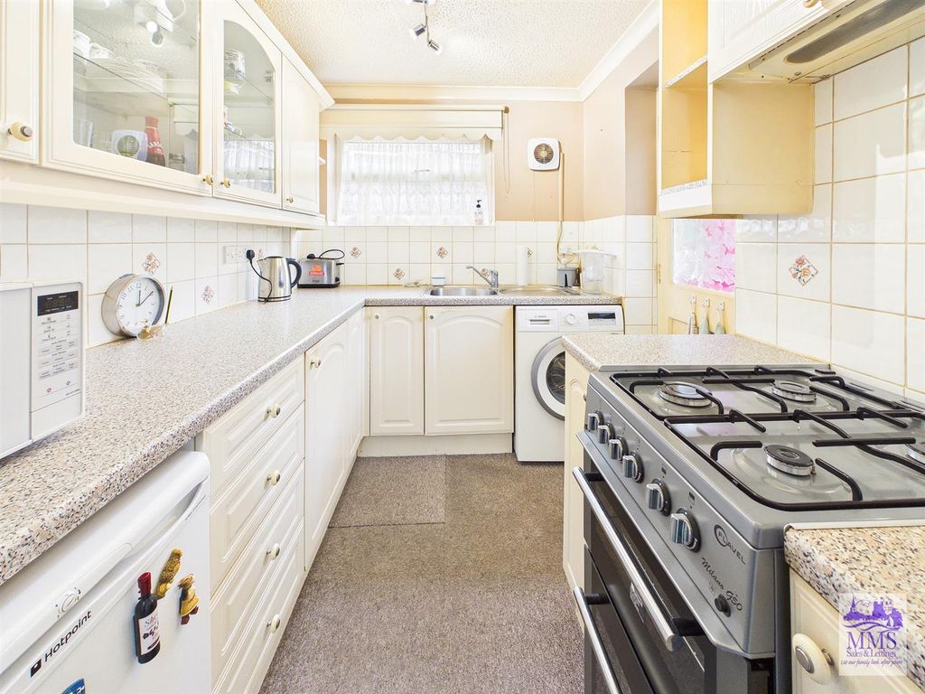 Property photo 2 of 25 Cam04098G0-Pr0191-Still013.Jpg