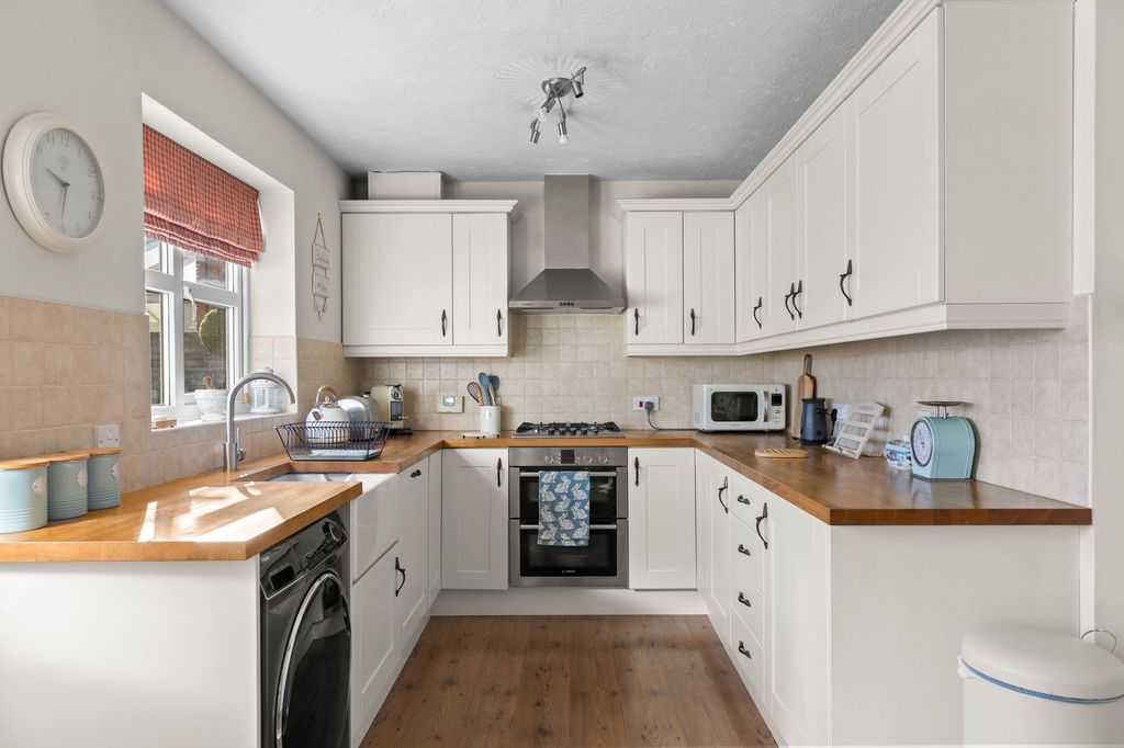 Property photo 2 of 26