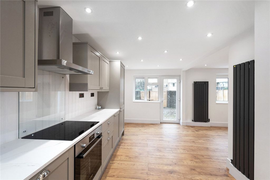 Property photo 3 of 20 Picture No. 11