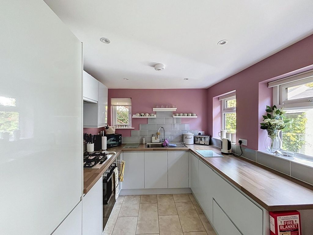 Property photo 3 of 14 Kitchen