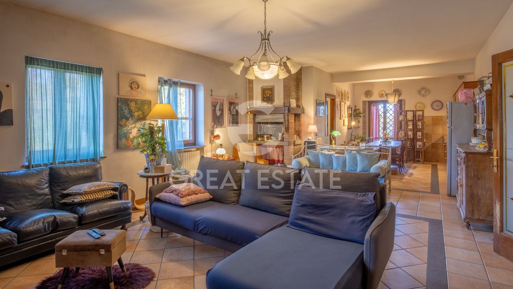 Property photo 2 of 27 Interiors