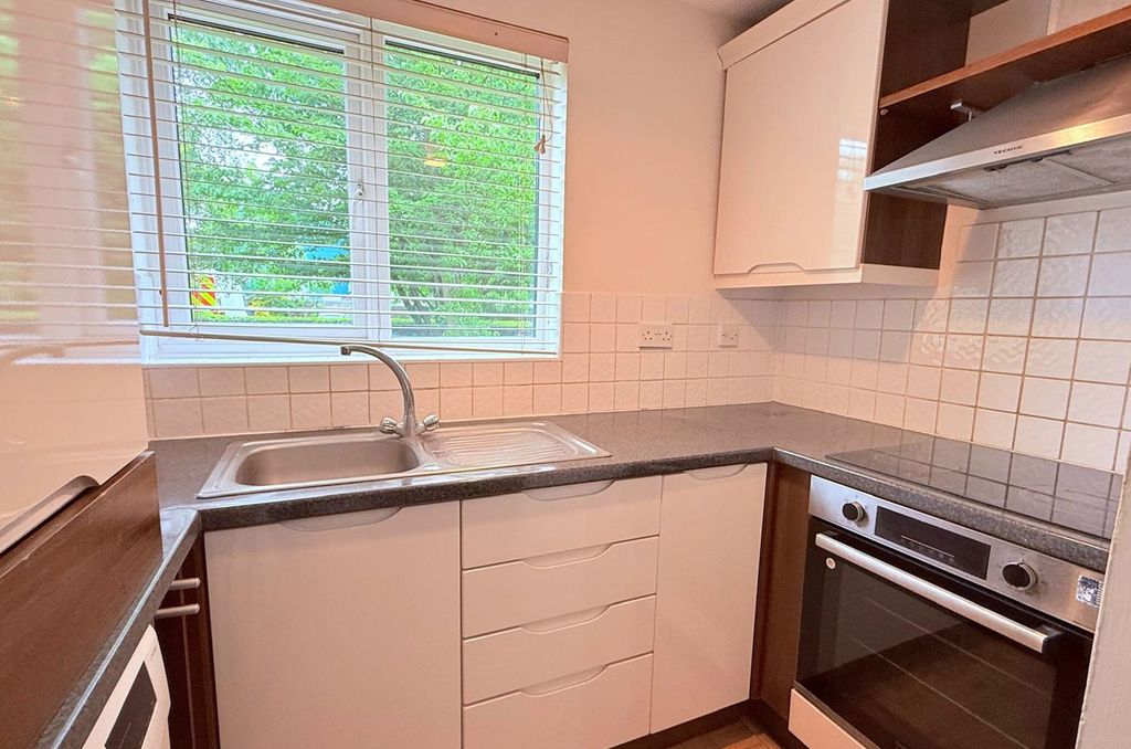 Property photo 3 of 7 Kitchen