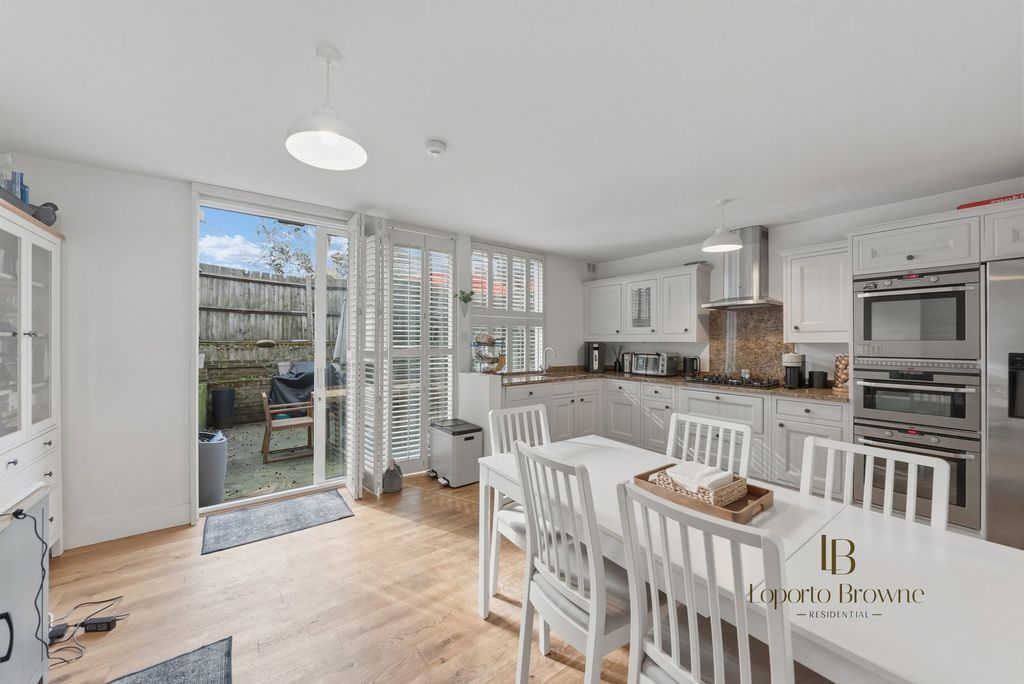 Property photo 2 of 27