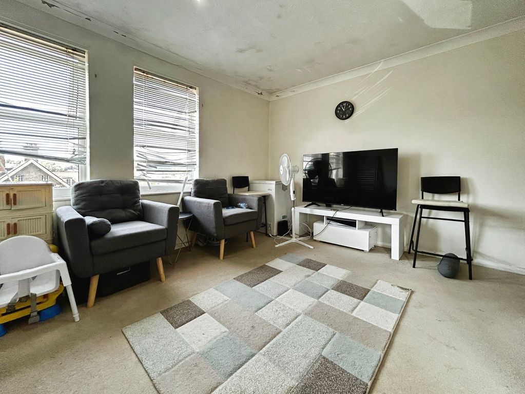 Property photo 3 of 7 Pbox-Img.Jpg