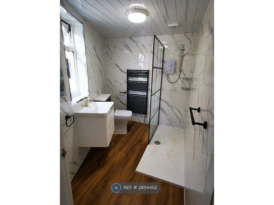 Property photo 2 of 29 Super Large 1 Bedroom Flat