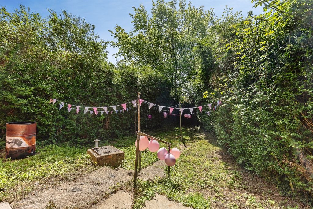 Property photo 2 of 20