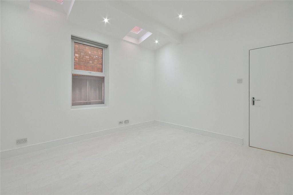 Property photo 3 of 10 Picture No. 34