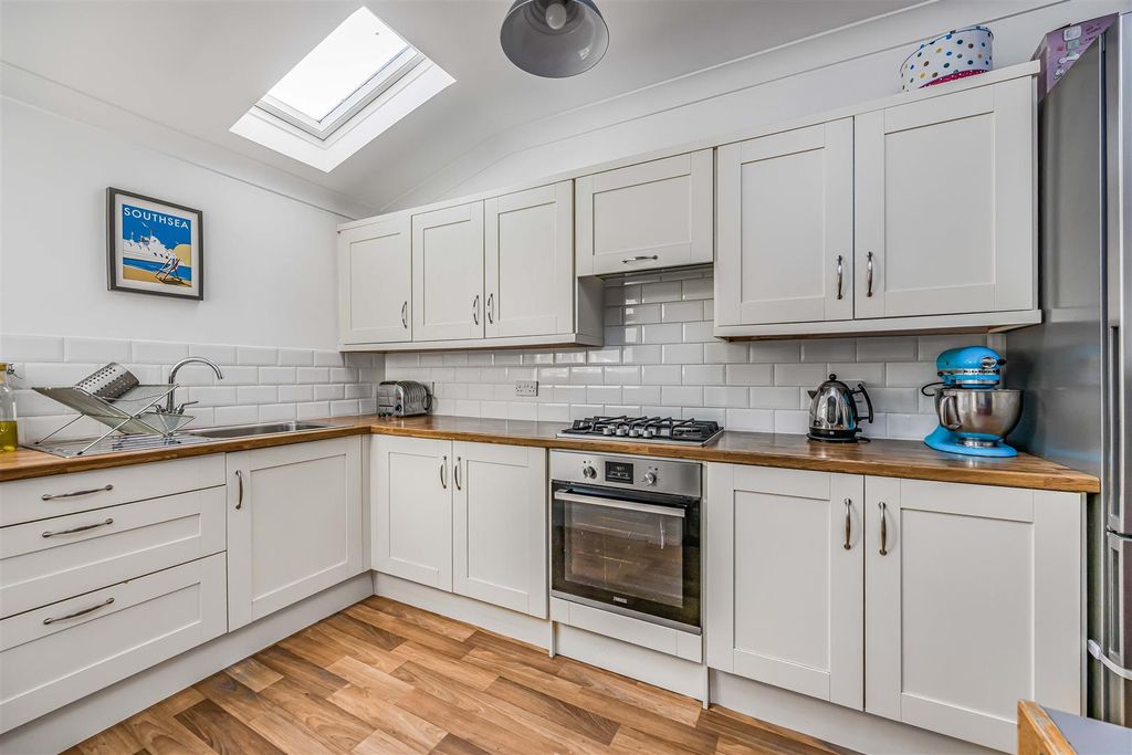 Property photo 2 of 24 110 Kensington Road, Copnor-Small-Porticomarketing