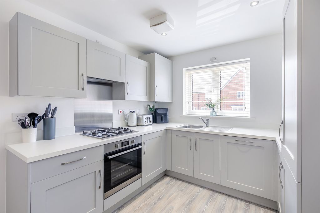 Property photo 2 of 28