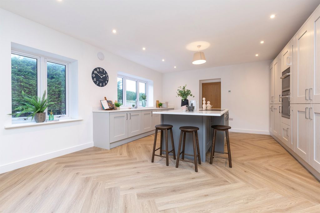 Property photo 3 of 32