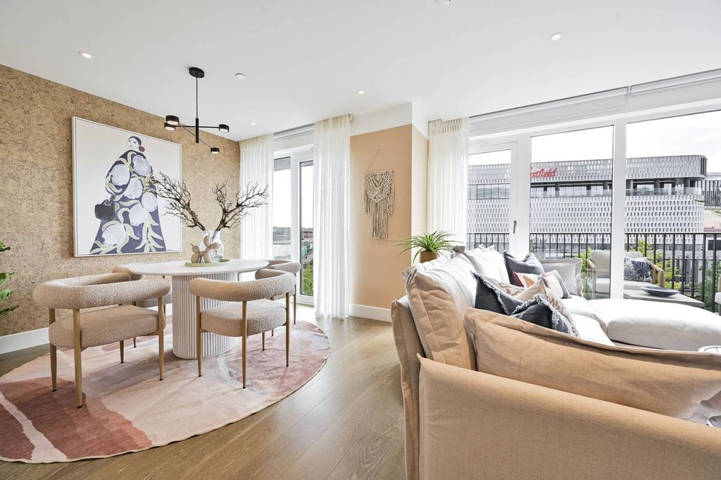 Property photo 3 of 18