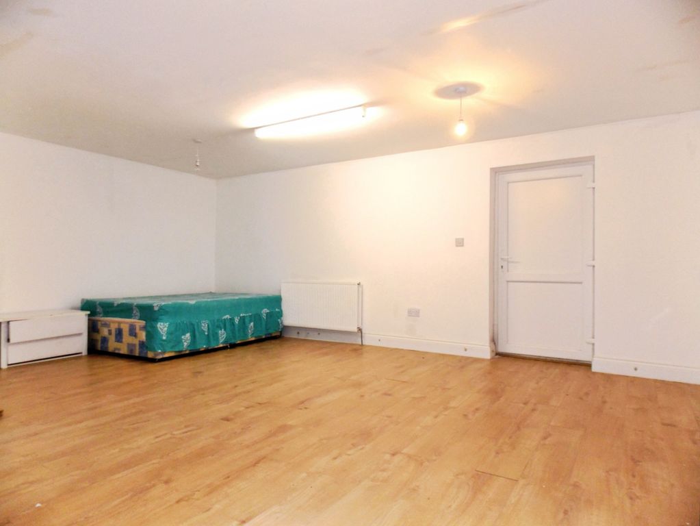 Property photo 1 of 6 Ground Floor Studio Flat To Rent