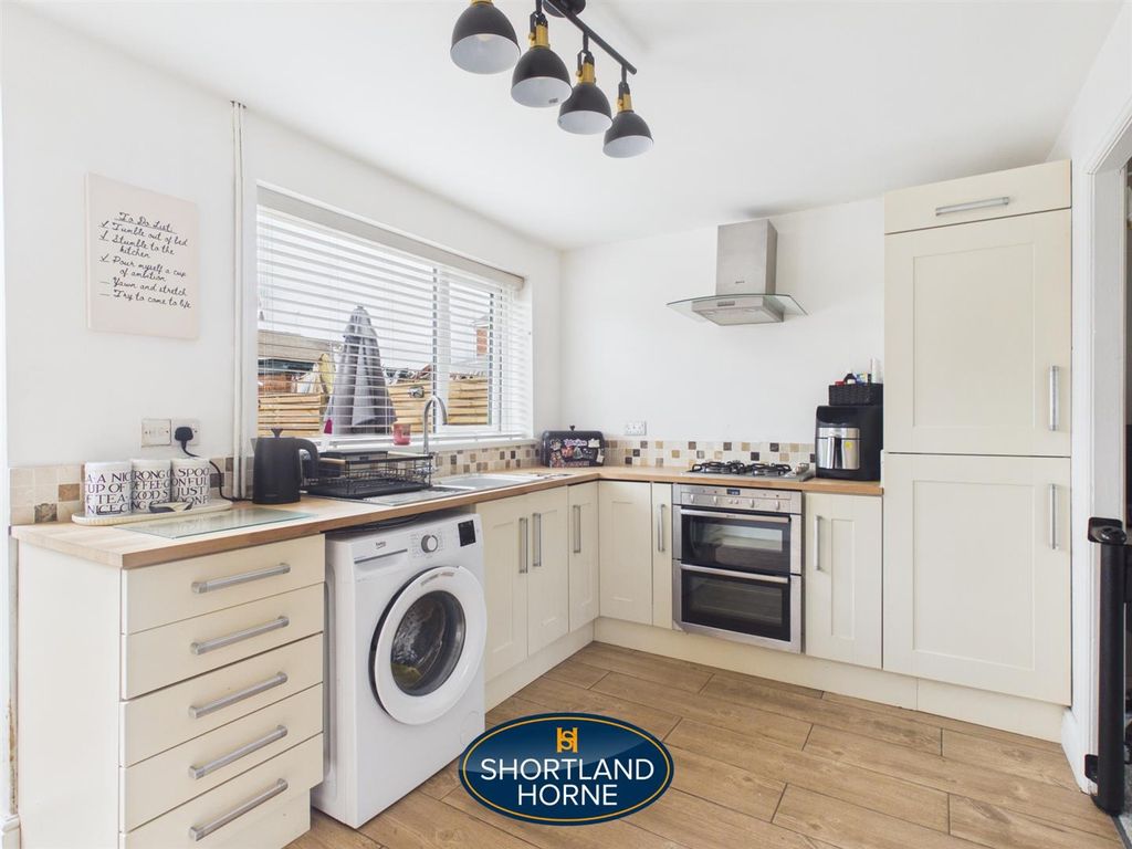 Property photo 3 of 14 Kitchen