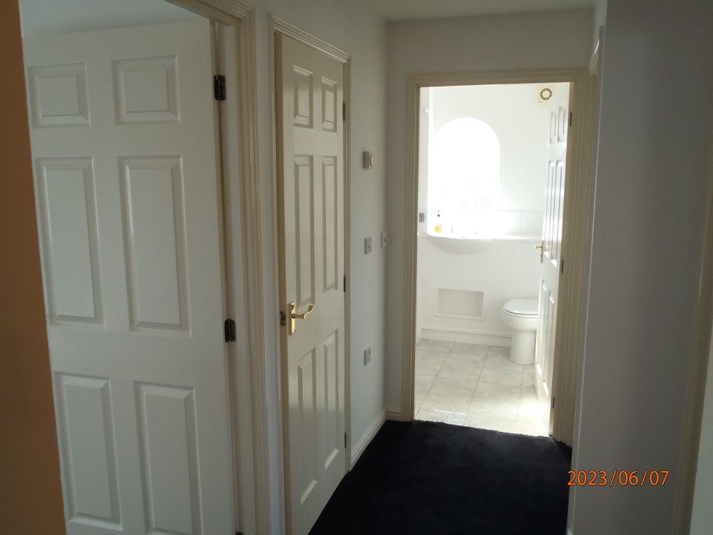 Property photo 3 of 11 Entrance Hall