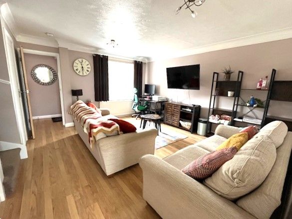 Property photo 3 of 14 Sitting Room