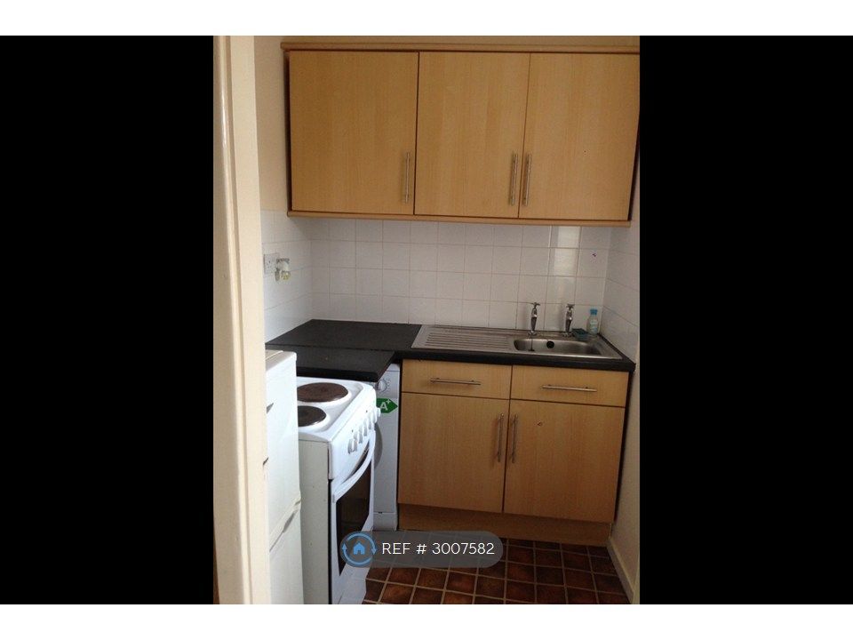 Property photo 3 of 8 Similar Kitchen