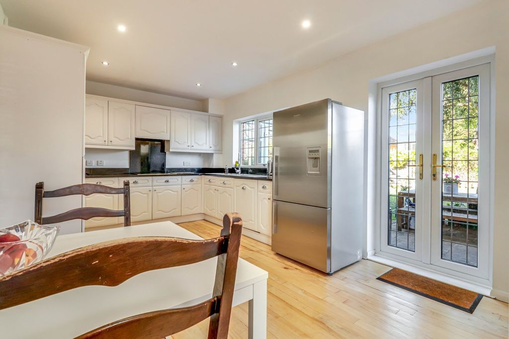 Property photo 2 of 24