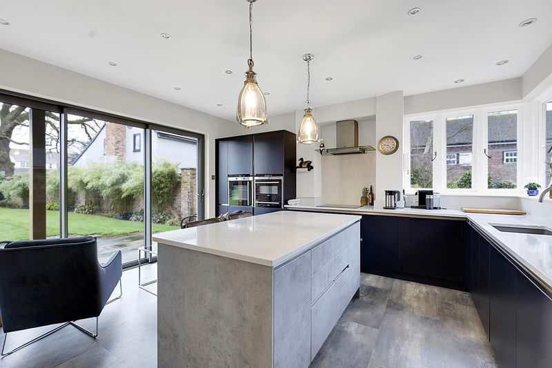 Property photo 3 of 37 Breakfast Kitchen