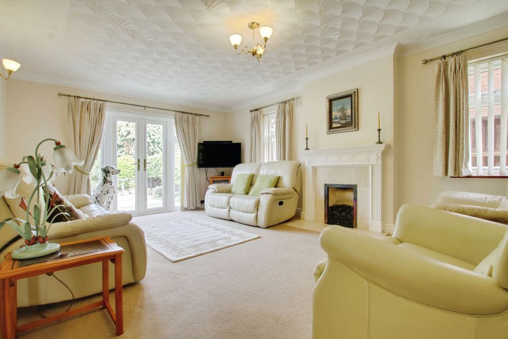 Property photo 2 of 14
