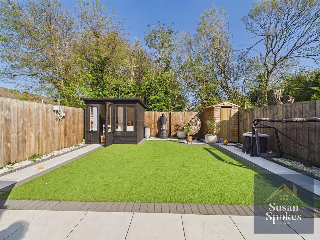 Property photo 3 of 29 Cam01858G0-Pr0247-Still028.Jpg