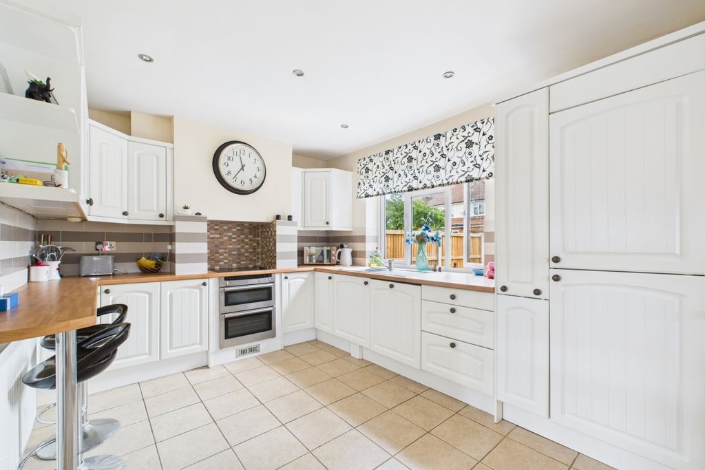 Property photo 1 of 14 Kitchen